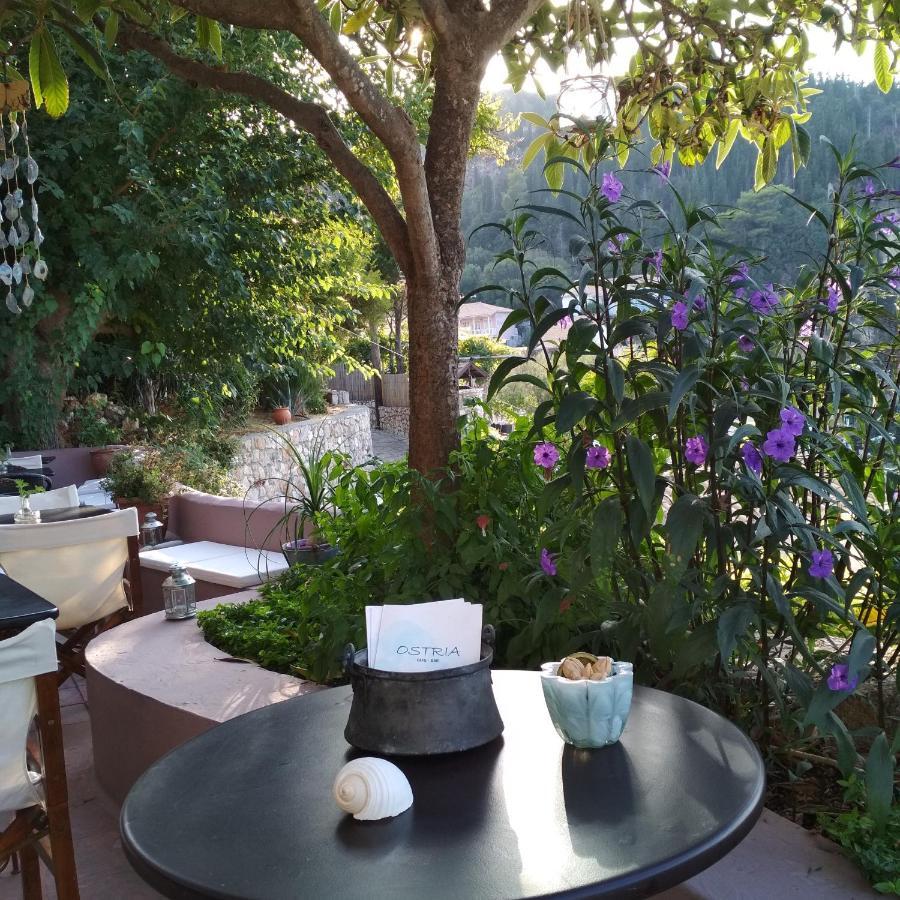 Ostria Hotel Áyios Nikítas Buitenkant foto